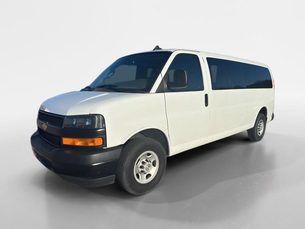 2022 Chevrolet Express Passenger LS's photo