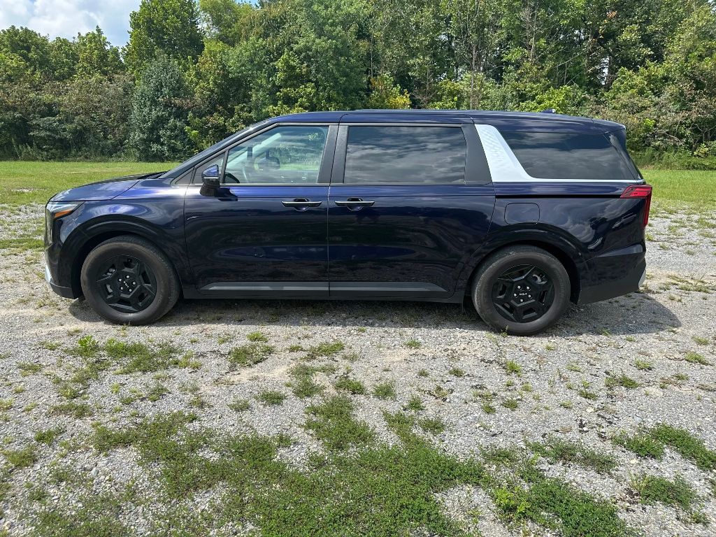 2025 Kia Carnival LXS's photo